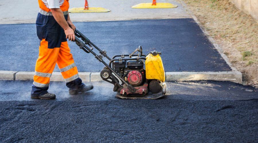 Professional gutter cleaning in Hettinger, ND